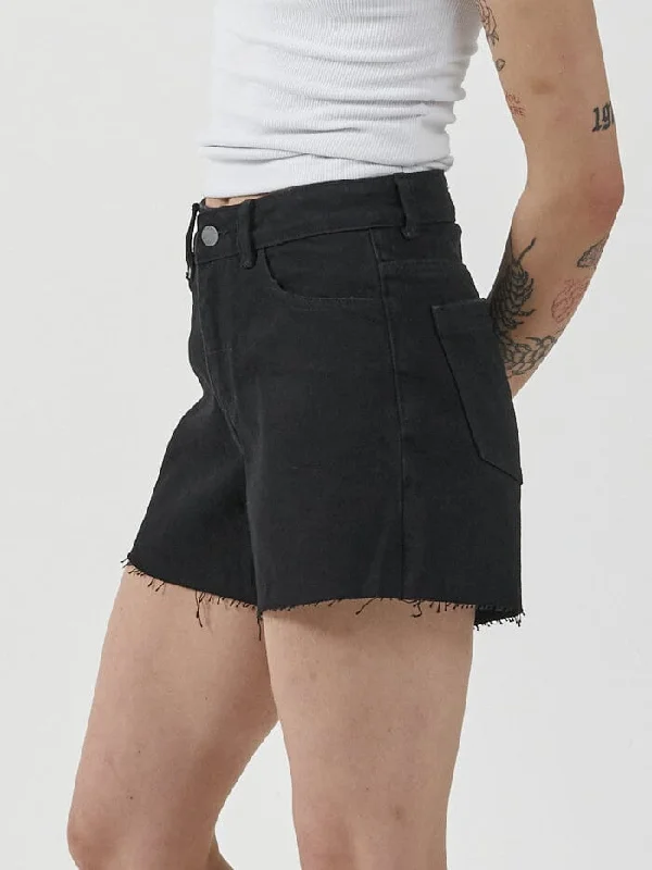 Erica Mid Rise Short - Black Rinse